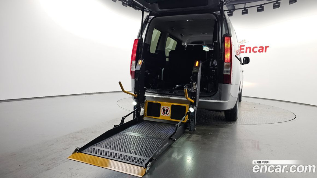 Hyundai Staria 4WD Wheel Chair Lift/Slope, 2022