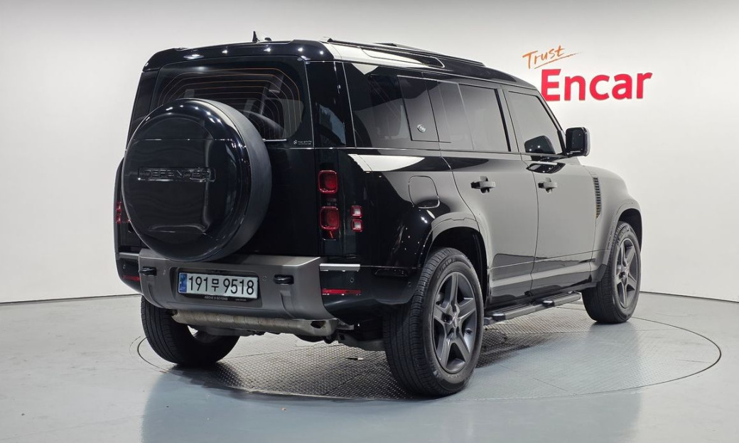 Land Rover Defender 110 P300 X-Dynamic SE, 2024