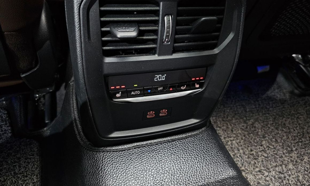 BMW 3-Series 320i Luxury, 2022