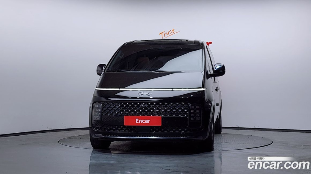 Hyundai Staria 4WD Lounge 9-Seater, 2022