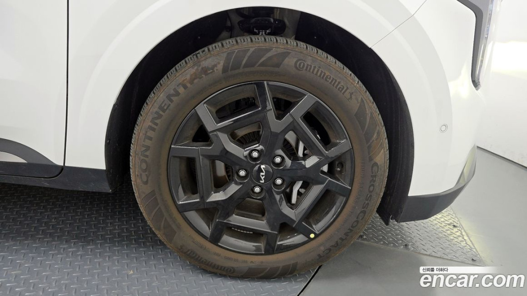 Kia Carnival 9-Seater Gravity, 2025