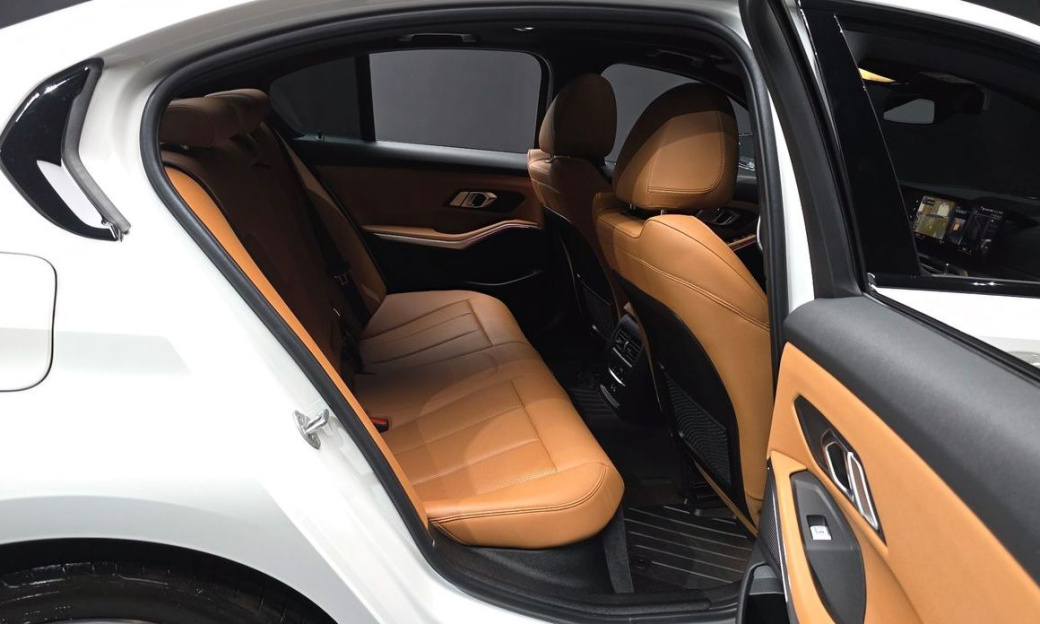 BMW 3-Series 320i M Sport, 2023