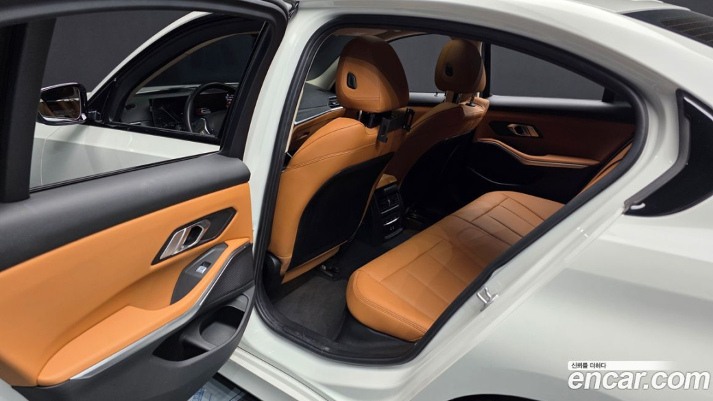 BMW 3-Series 320i, 2024