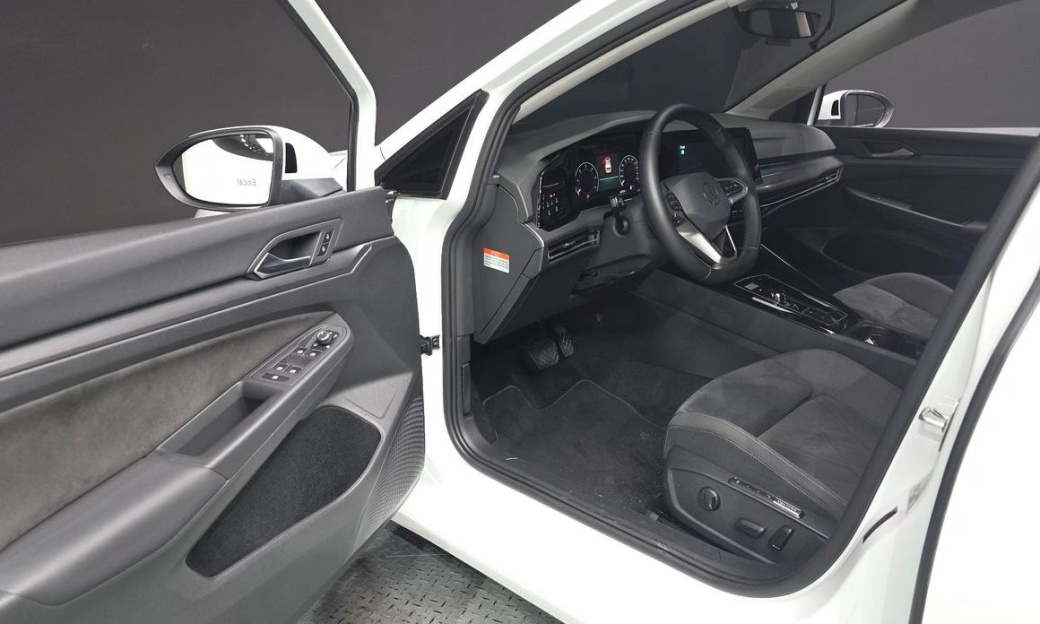Volkswagen Golf 2.0 TDI Prestige, 2024