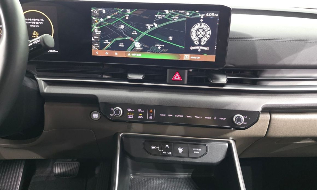 Kia Carnival 9-Seater Prestige, 2024