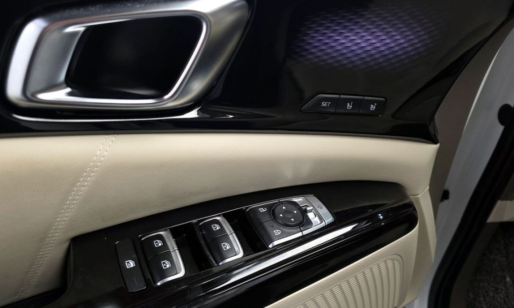 Kia Carnival 9-Seater Signature, 2023