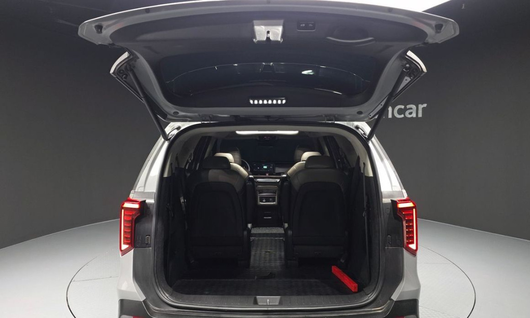 Kia Carnival 9-Seater Gravity, 2024