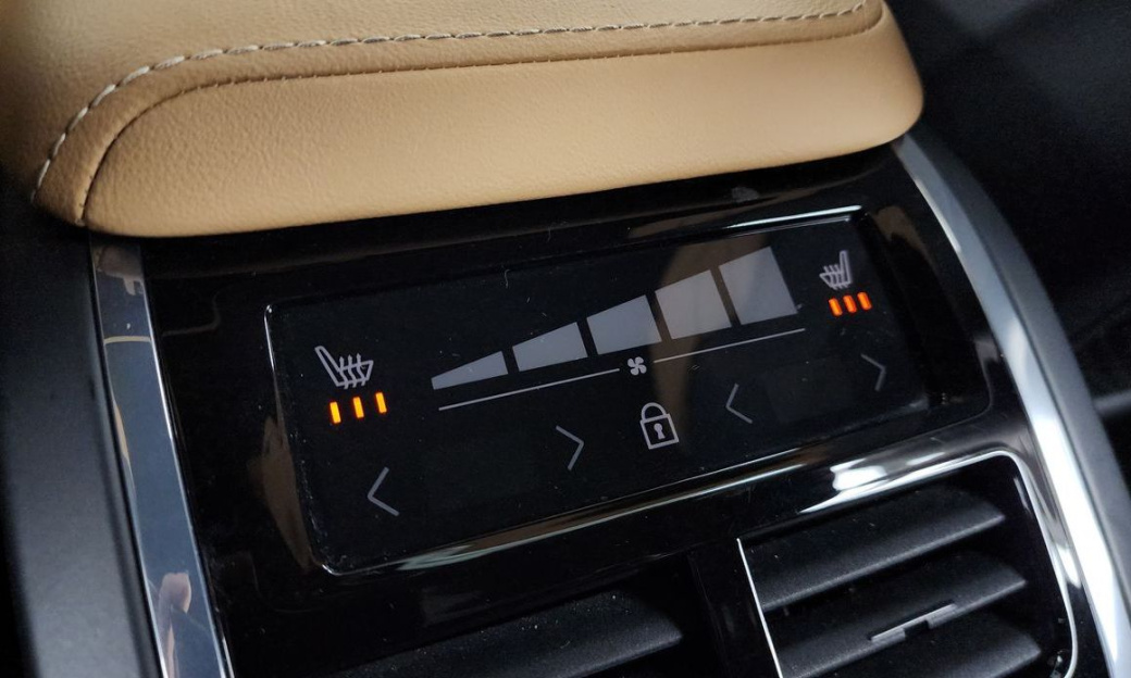 Volvo XC60 B5 Ultimate Bright, 2024