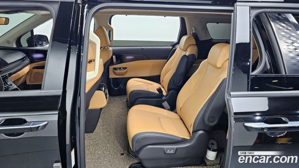 Kia Carnival 9-Seater Signature, 2023