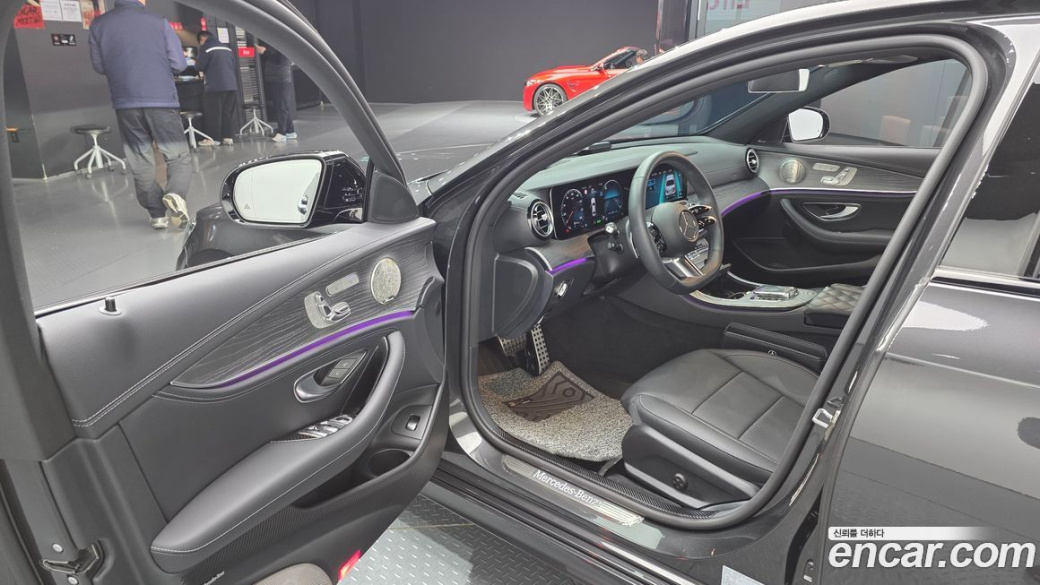 Mercedes-Benz E-Class E350 4MATIC AMG Line, 2023