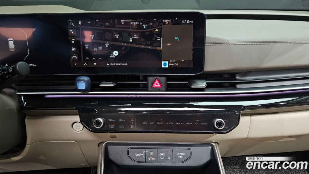 Kia Carnival 9-Seater Signature, 2024