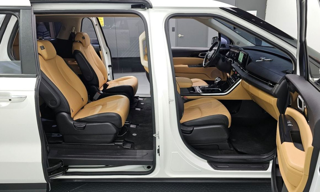 Kia Carnival 9-Seater Prestige, 2023