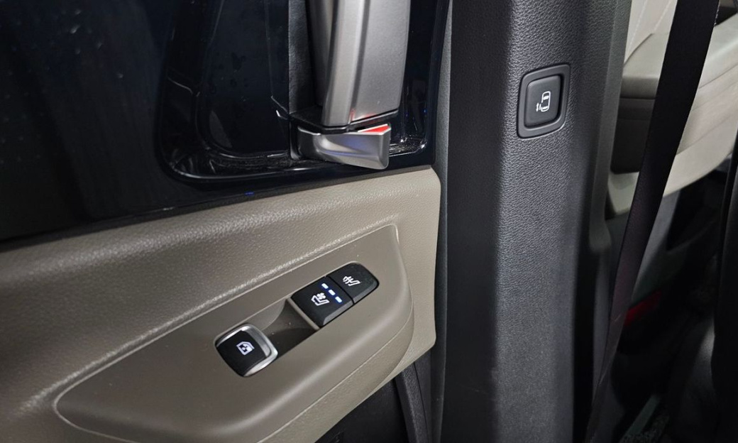 Kia Carnival 7-Seater Signature, 2024