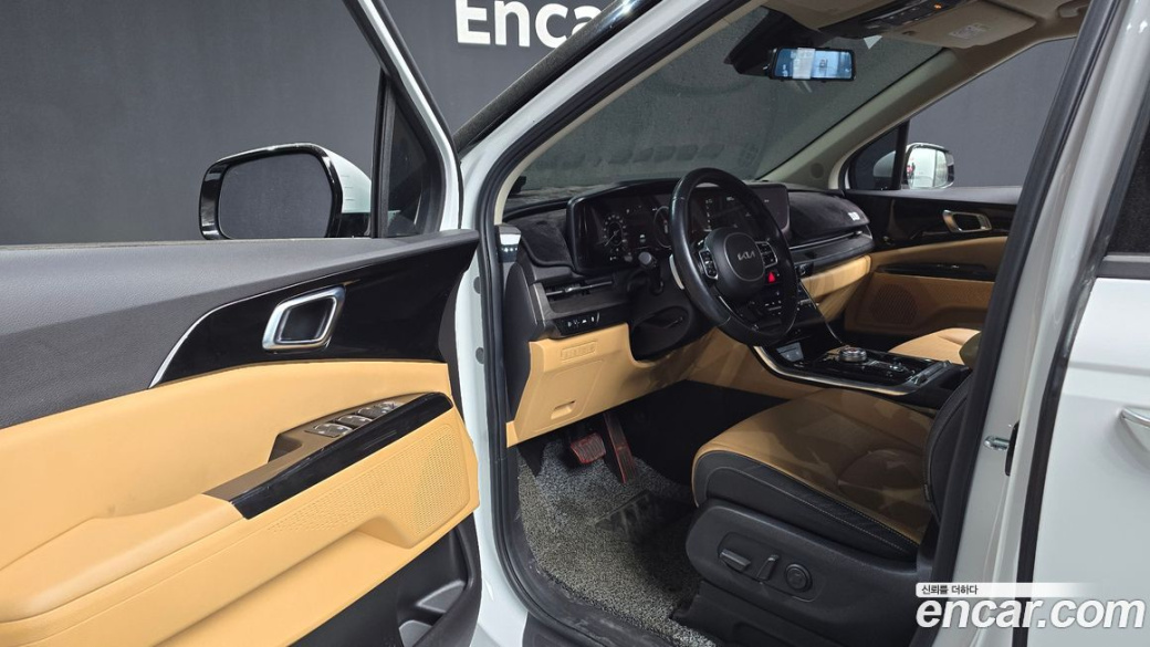 Kia Carnival 7-Seater Outdoor, 2023