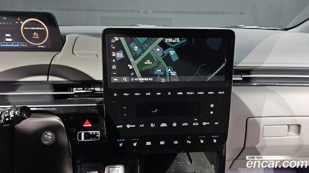 Hyundai Staria 4WD Lounge 9-Seater, 2025