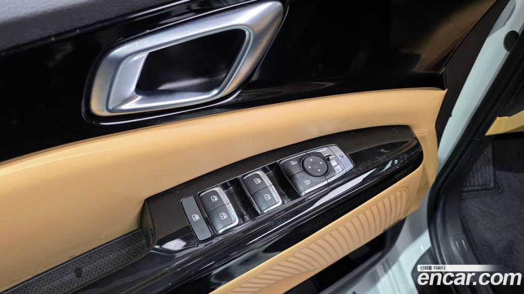 Kia Carnival 7-Seater Outdoor, 2023
