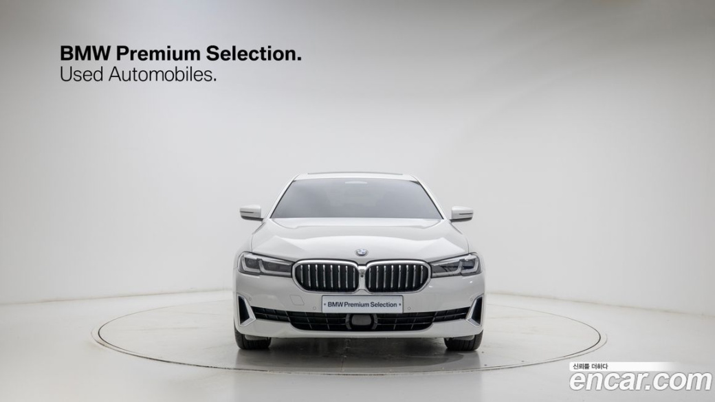 BMW 5-Series 530i Luxury, 2023