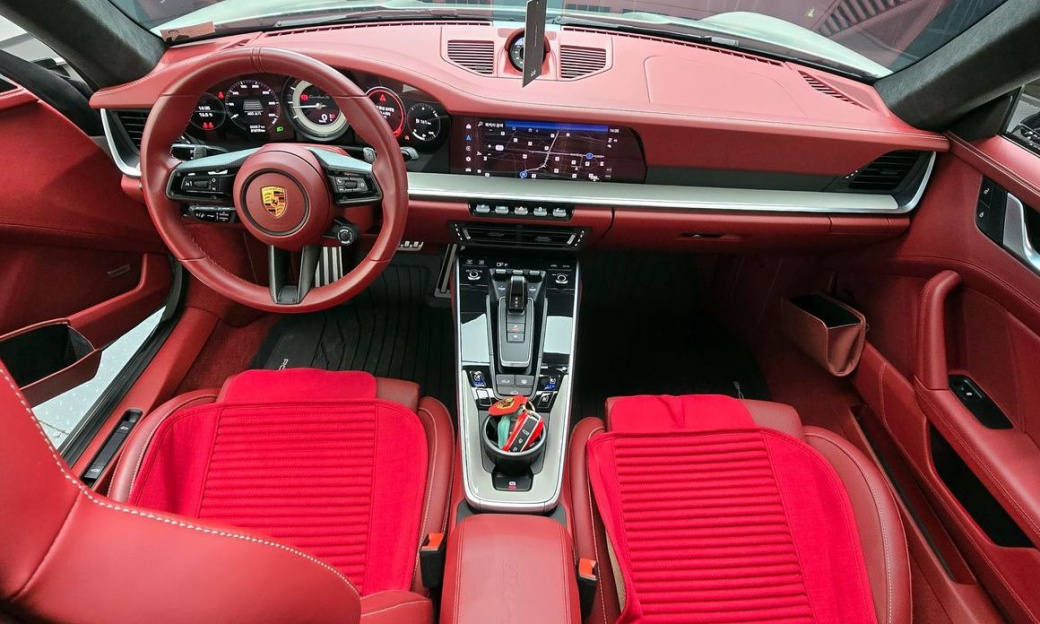 Porsche 911 Turbo S, 2022