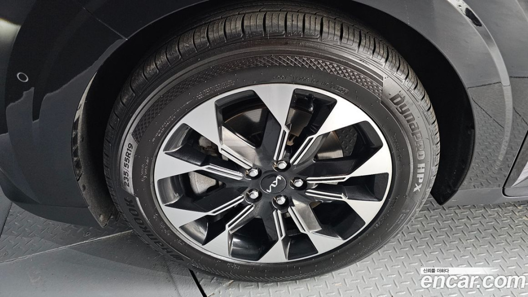 Kia Carnival 9-Seater Signature, 2023