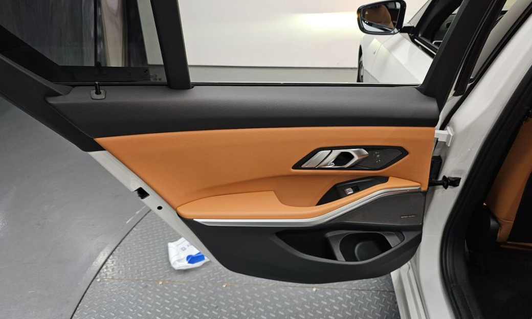 BMW 3-Series 320i M Sport, 2024