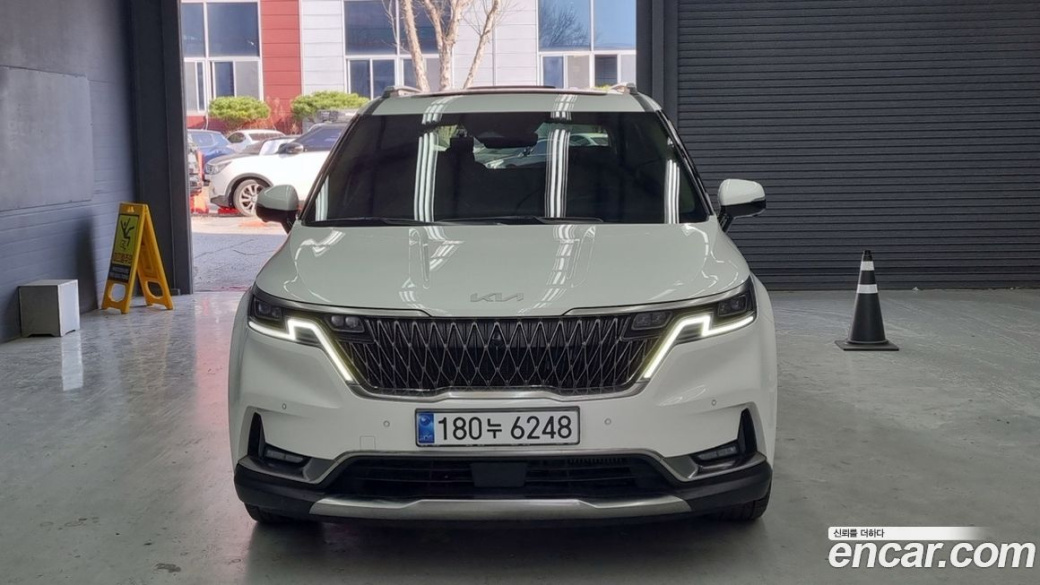 Kia Carnival 9-Seater Signature, 2023