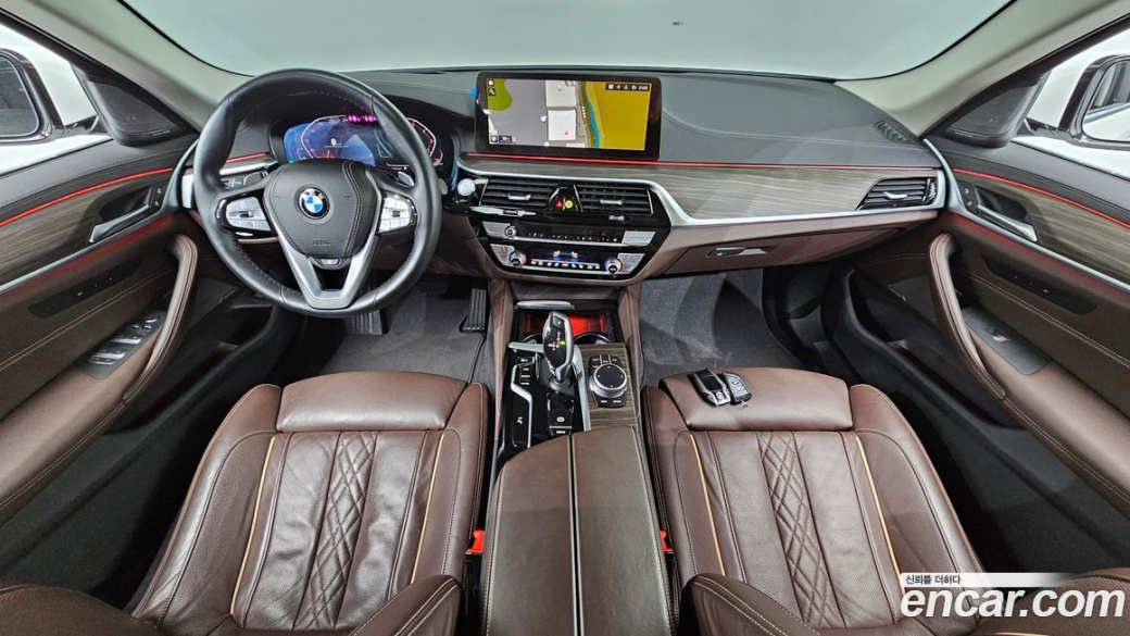 BMW 5-Series 530i Luxury, 2022