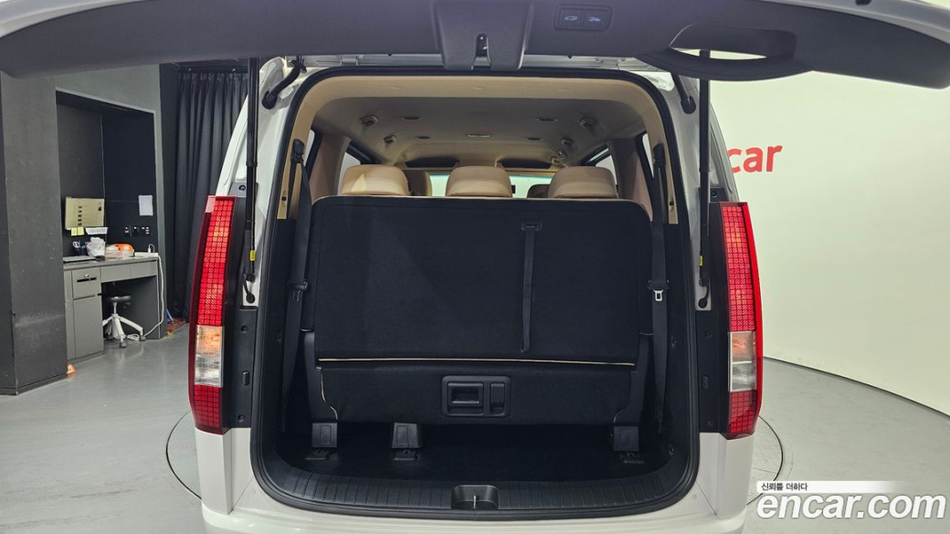 Hyundai Staria Tourer 11-Seater, 2023