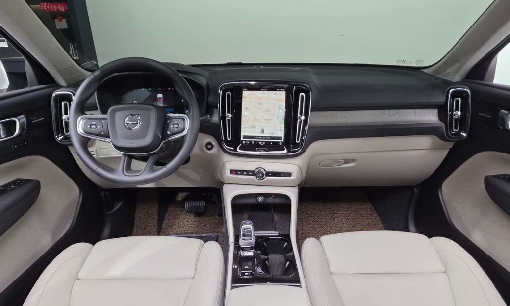 Volvo XC40 B4 Ultimate Bright, 2024