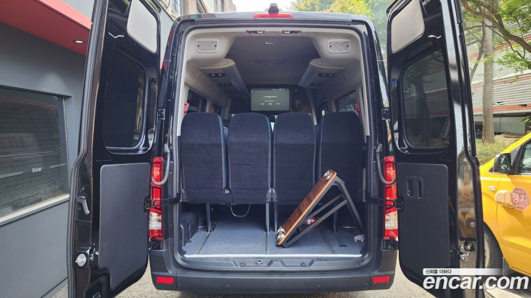 Hyundai Solati 15-seater, 2023