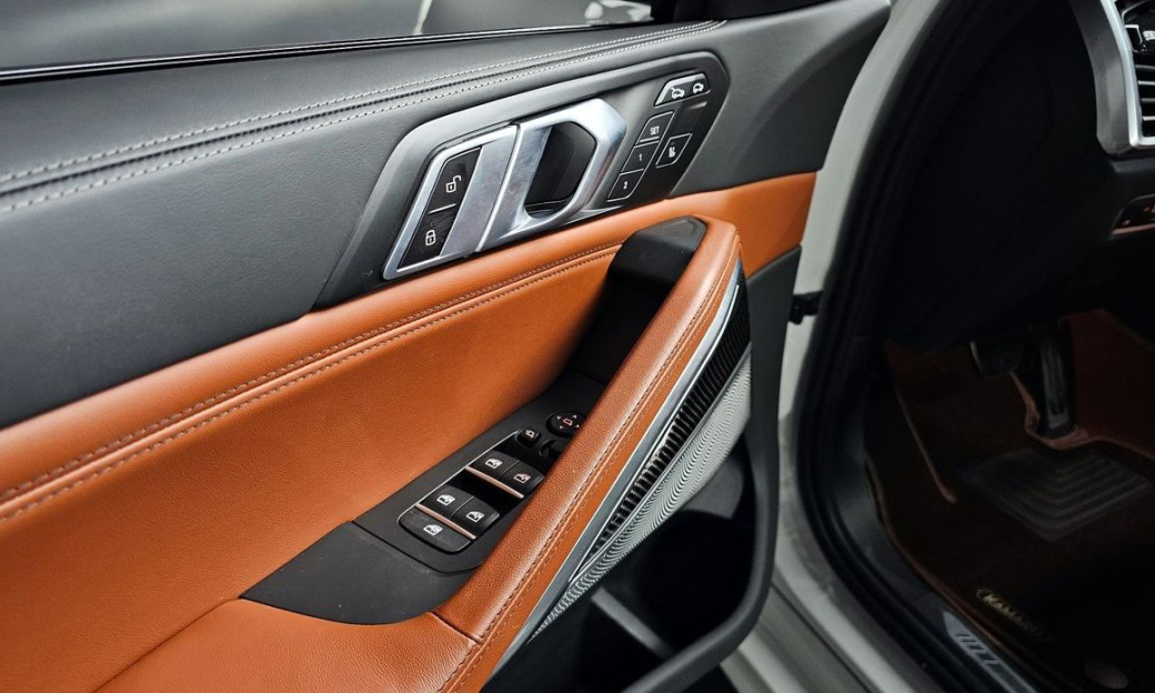 BMW X6 M50i, 2023