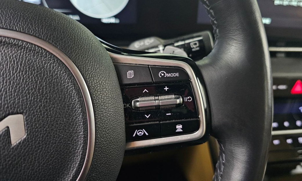 Kia Carnival 9-Seater Signature, 2023