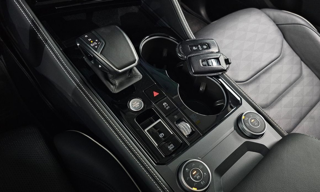 Volkswagen Touareg 3.0 TDI Prestige, 2024