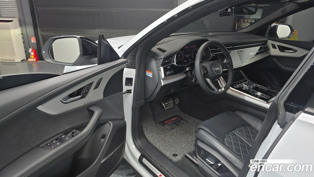 Audi Q8 55 TFSI Quattro Premium, 2023