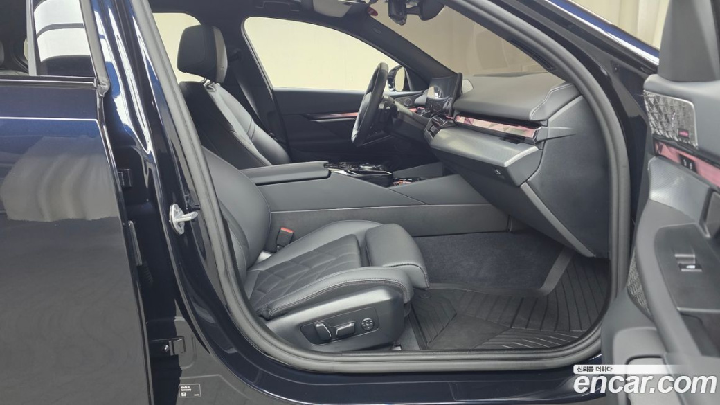 BMW 5-Series 520i M Sport, 2025