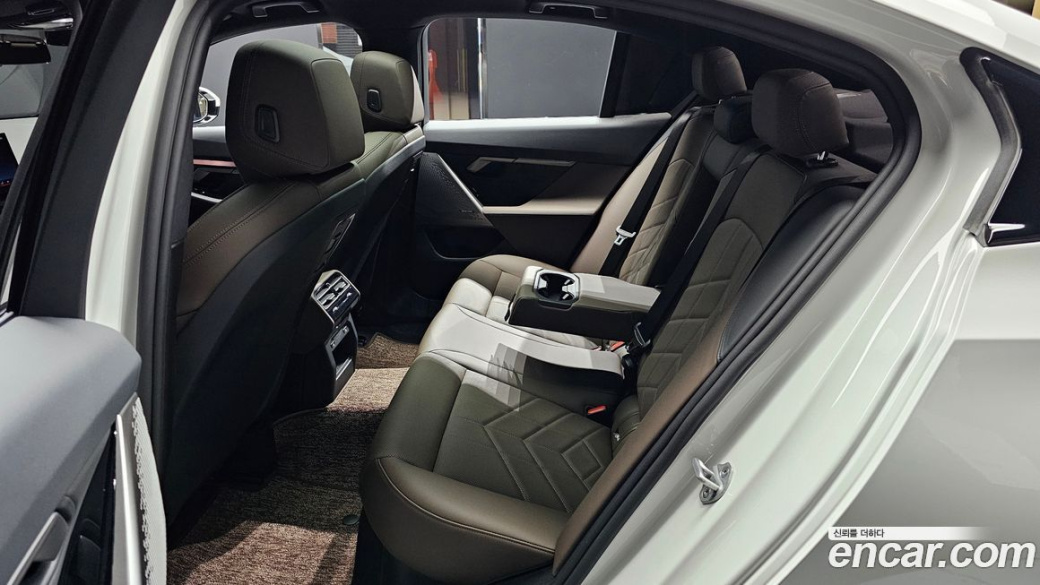 BMW 5-Series 523d, 2025