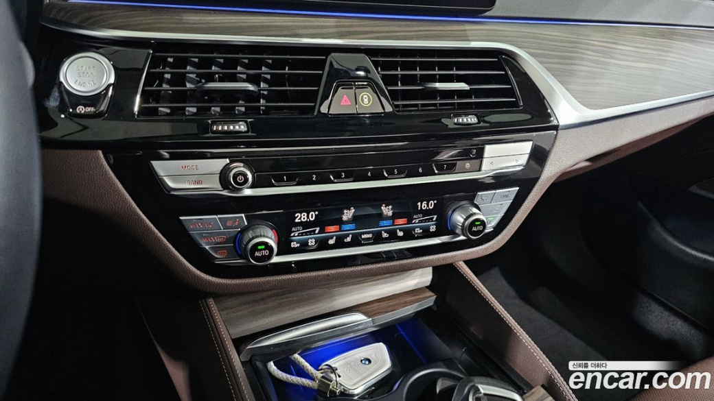 BMW 5-Series 530i Luxury, 2022