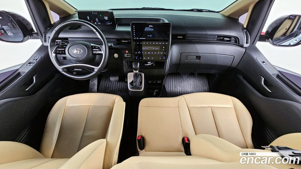 Hyundai Staria 4WD Tourer 9-Seater, 2023