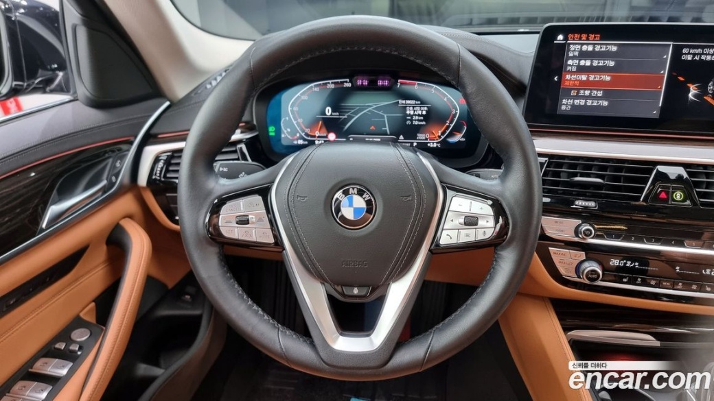 BMW 5-Series 520i Luxury, 2023
