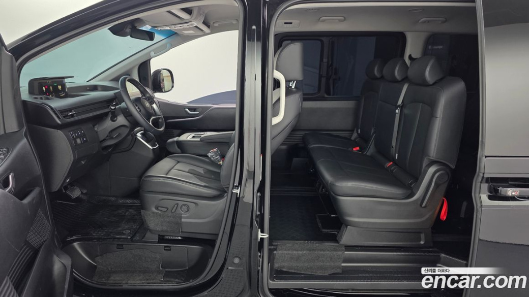 Hyundai Staria Tourer 9-Seater, 2025