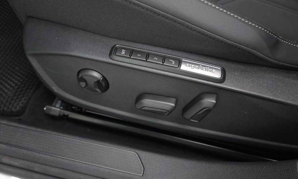 Volkswagen Golf 2.0 TDI Prestige, 2025