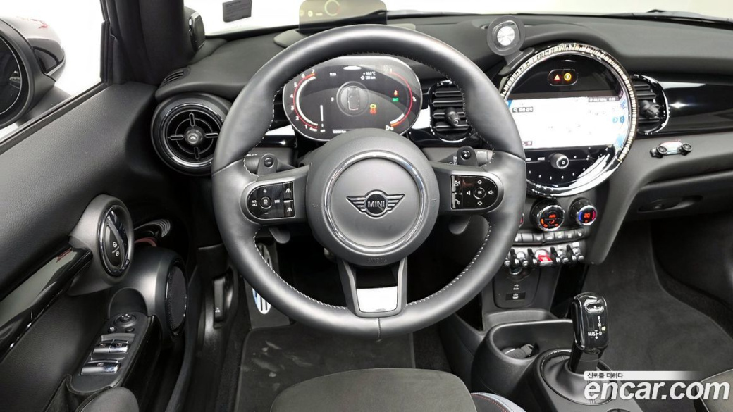 Mini Cooper Convertible JCW, 2024