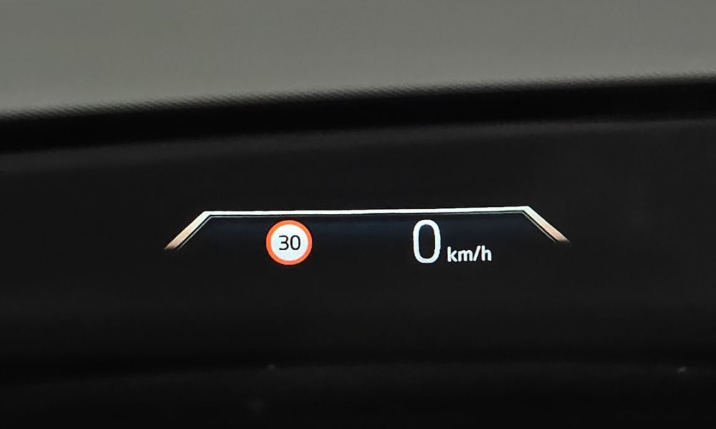 BMW 2-Series 220i Luxury, 2023