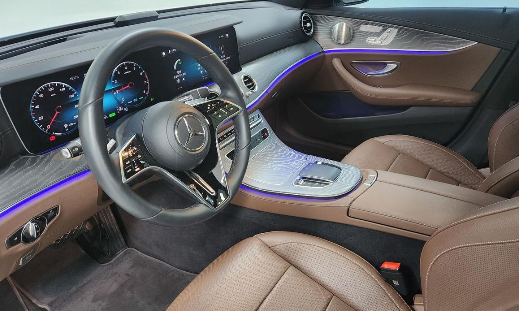 Mercedes-Benz E-Class E350 4MATIC Exclusive, 2023