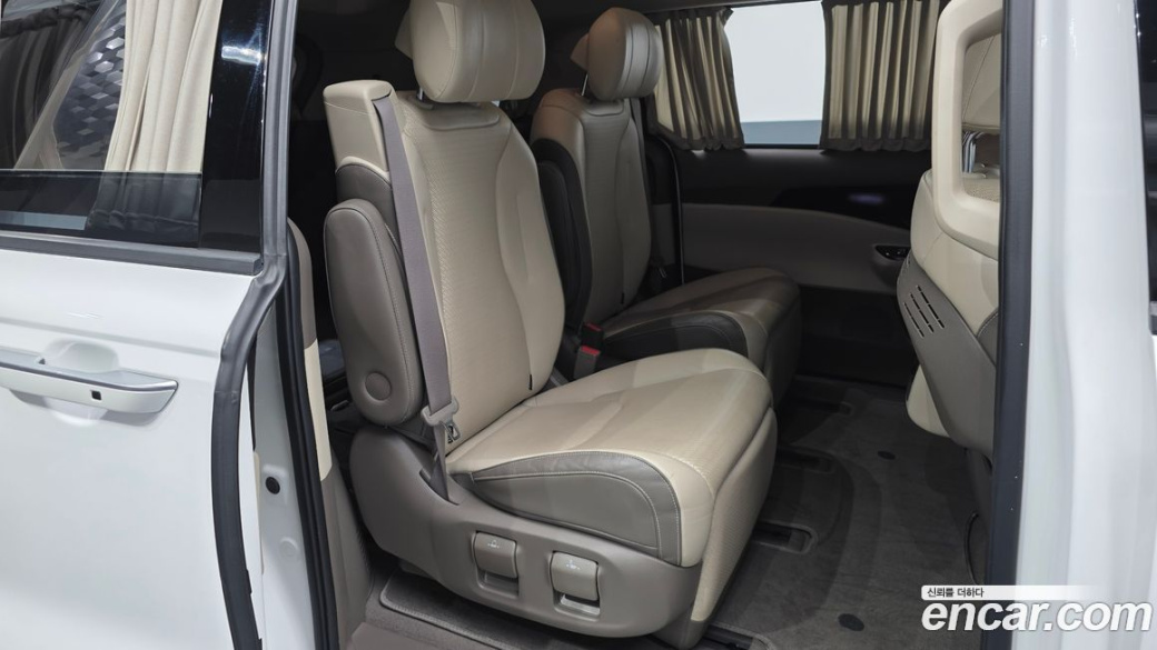 Kia Carnival 7-Seater Hi-Limousine, 2023