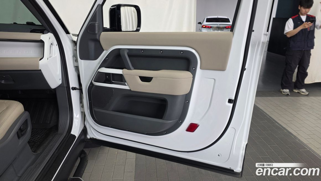 Land Rover Defender 90 D250 SE, 2022