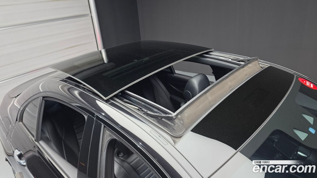 Mercedes-Benz E-Class E350 4MATIC AMG Line, 2023
