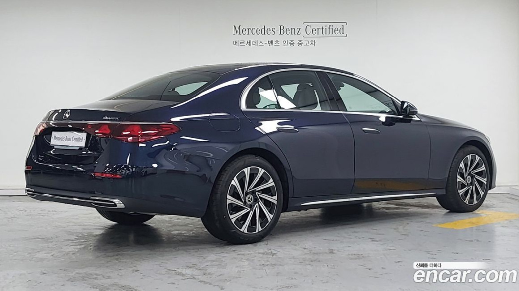 Mercedes-Benz E-Class E300 4MATIC Exclusive, 2025