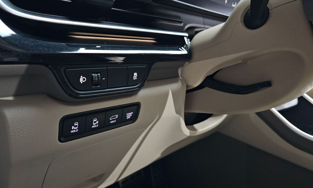 Kia Carnival 9-Seater Hi Limousine (Special Vehicle), 2024