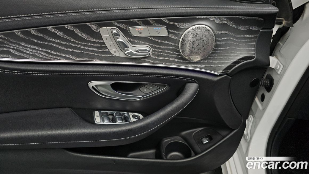 Mercedes-Benz E-Class E350 4MATIC AMG Line, 2022