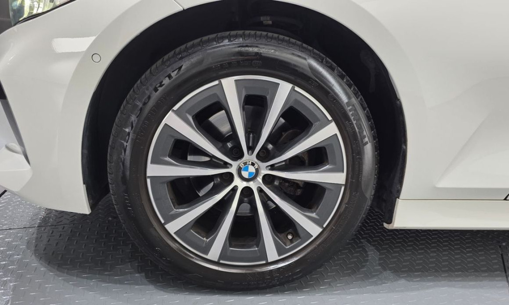 BMW 3-Series 320i, 2024